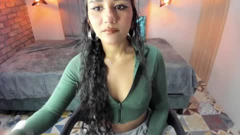 Snapshot of hanna_clark__ chatting on 04/12/26, 12:21 Hanna clark online show from 04/12/26, 12:21