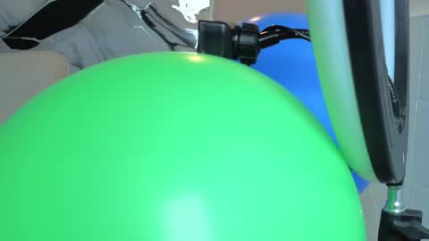 Snapshot of hanna_goldenst chatting on 12/19/25, 11:39 hanna_goldenst online show from 12/19/25, 11:39