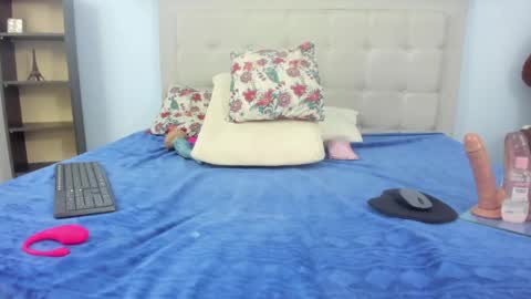 hanna_hornyx20 online show from 05/15/26, 11:01