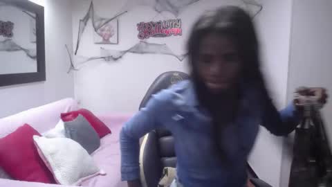 hanna_lamber online show from 10/18/25, 11:11