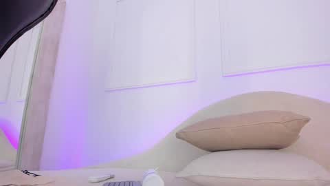 Snapshot of hanna_moonlight_ chatting on 02/26/25, 11:15 Hanna online show from 02/26/25, 11:15