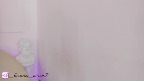 Snapshot of hanna_moonlight_ chatting on 03/06/25, 11:42 Hanna online show from 03/06/25, 11:42