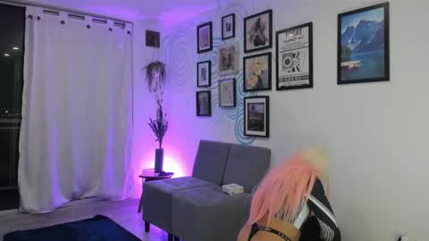 Snapshot of hanna_sofi4 chatting on 03/09/25, 06:28 Hanna Capicorn online show from 03/09/25, 06:28