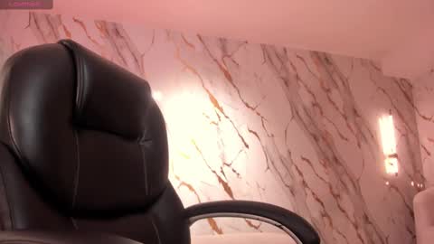  Hanna Connor  online show from 02/19/25, 10:20