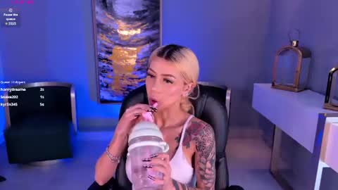 Snapshot of hannaconnor_ chatting on 07/04/26, 01:17 Hanna Connor online show from 07/04/26, 01:17