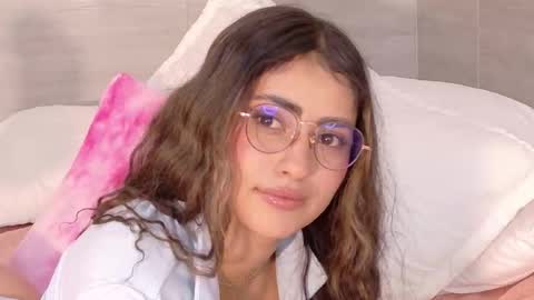 Snapshot of hannaconnorr chatting on 10/19/25, 12:55 Hanna Connor online show from 10/19/25, 12:55