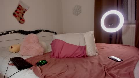 Snapshot of hannacrush chatting on 01/14/25, 07:06 HannahIm a simple girl who likes gifts Lovense is activeThere are legends that in this room all your wish can come true online show from 01/14/25, 07:06