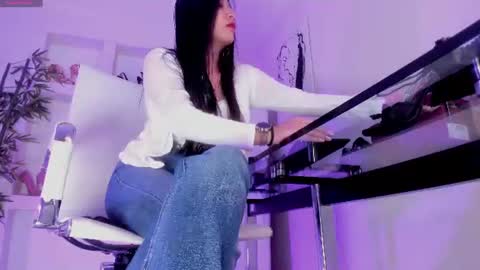 HANNAH HOWELL online show from 07/06/26, 11:51