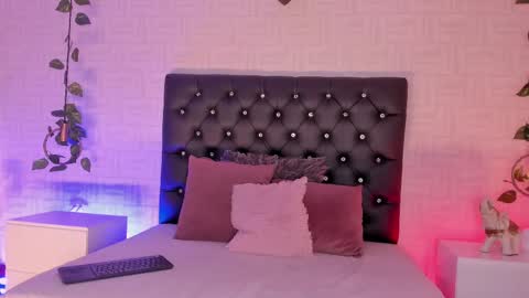 Hannah online show from 02/04/25, 03:26