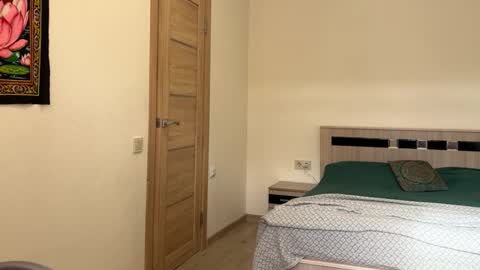 hannah levis  online show from 02/12/26, 07:47