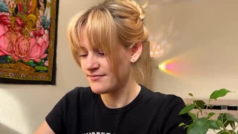 hannah levis  online show from 03/19/26, 06:39