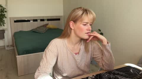 hannah levis  online show from 04/05/26, 07:05