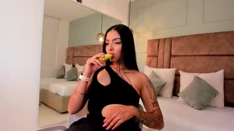 Hannah Milton online show from 11/13/25, 10:19