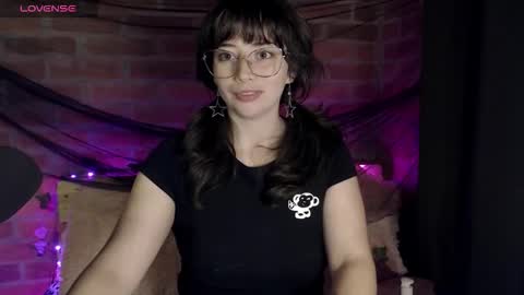 Snapshot of hannah_valhalla chatting on 12/21/25, 12:51 Hannah online show from 12/21/25, 12:51