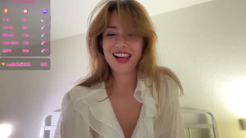 Snapshot of hannahinto chatting on 10/16/25, 03:46 hannahinto online show from 10/16/25, 03:46