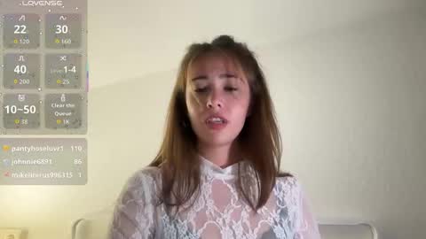 Snapshot of hannahinto chatting on 11/18/25, 04:33 hannahinto online show from 11/18/25, 04:33