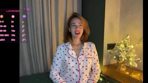 Snapshot of hannahinto chatting on 12/14/25, 03:56 hannahinto online show from 12/14/25, 03:56