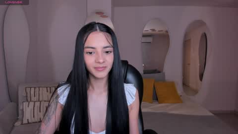 Snapshot of hannahjamesx chatting on 01/06/25, 10:05 HANNAH J online show from 01/06/25, 10:05