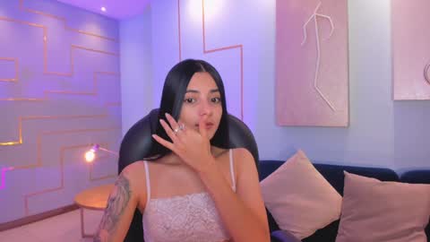 Snapshot of hannahjamesx chatting on 02/06/25, 12:54 HANNAH J online show from 02/06/25, 12:54