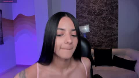 Snapshot of hannahjamesx chatting on 02/06/25, 09:49 HANNAH J online show from 02/06/25, 09:49