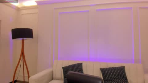 Snapshot of hannahjamesx chatting on 11/09/25, 05:00 HANNAH J online show from 11/09/25, 05:00