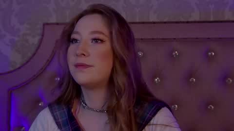 Pearl online show from 11/17/25, 03:56