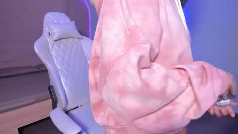 hannahmonttgomery  Help me reach 100 Hands up online show from 12/14/25, 08:13