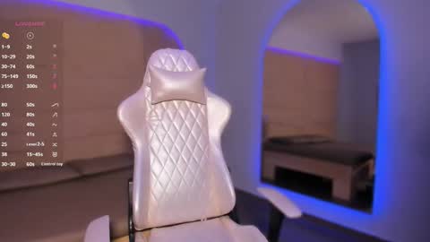 hannahmonttgomery  Help me reach 100 Hands up online show from 02/01/26, 01:20