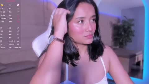 hannahmonttgomery  Help me reach 100 Hands up online show from 03/09/26, 04:33