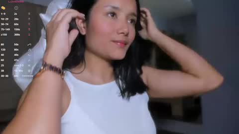 hannahmonttgomery  Help me reach 100 Hands up online show from 03/16/26, 04:33