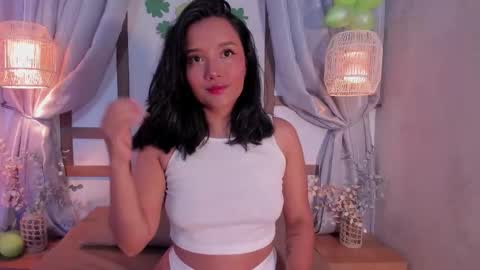 hannahmonttgomery  Help me reach 100 Hands up online show from 03/22/26, 12:30