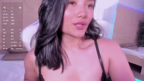 hannahmonttgomery  Help me reach 100 Hands up online show from 04/06/26, 05:47