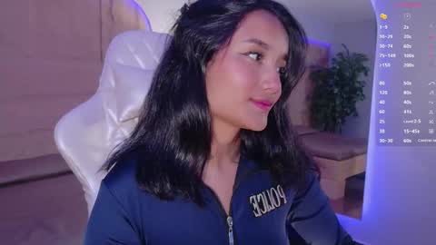 hannahmonttgomery  Help me reach 100 Hands up online show from 04/13/26, 05:07