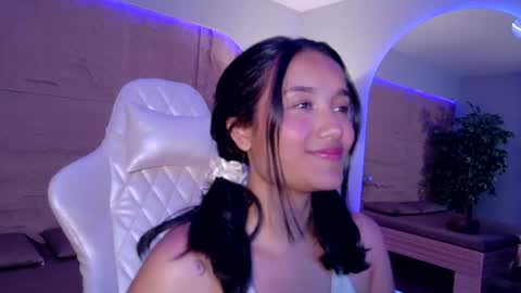 hannahmonttgomery  Help me reach 100 Hands up online show from 04/14/26, 04:35