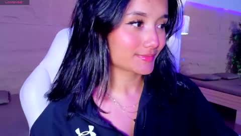 hannahmonttgomery  Help me reach 100 Hands up online show from 04/29/26, 04:11