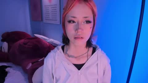 Snapshot of hannahpage chatting on 05/22/26, 12:33 Hannah online show from 05/22/26, 12:33