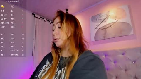 hannamartinn_ online show from 11/04/25, 01:59