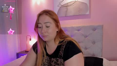 hannamartinn_ online show from 11/19/25, 01:49