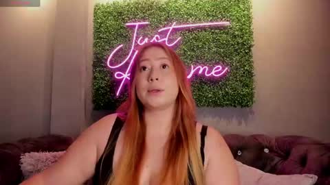 hannamartinn_ online show from 05/12/26, 03:42