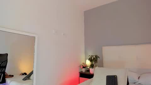 hannamartinnez online show from 10/04/25, 04:21