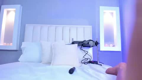 HannaPaola online show from 10/22/25, 10:42