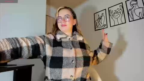   hannasofia x        Schedule 700 -1400GTM-5 online show from 03/20/26, 02:55