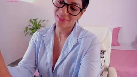 Hanna Williams  online show from 11/28/25, 08:55