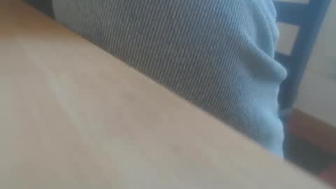 Snapshot of hannes_k chatting on 10/19/25, 08:37 hannes_k online show from 10/19/25, 08:37