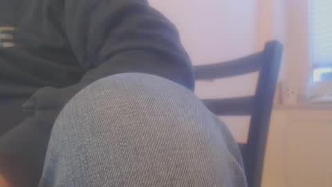 hannes_k online show from 12/23/25, 08:01