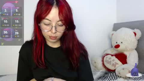 Snapshot of hanny_e chatting on 11/26/25, 01:28 hanny online show from 11/26/25, 01:28