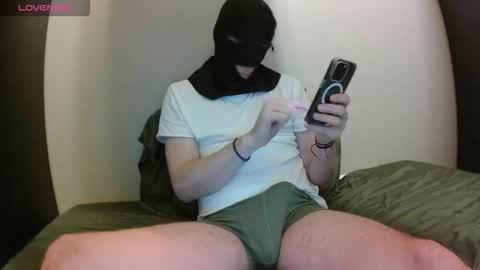 Snapshot of hansaage chatting on 10/27/25, 10:14 hansaage online show from 10/27/25, 10:14