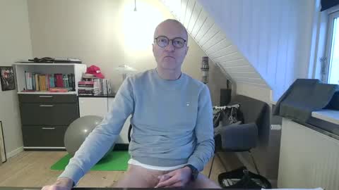 Snapshot of hanse_1 chatting on 01/02/25, 07:44 Hanse online show from 01/02/25, 07:44