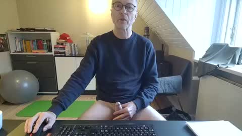 Snapshot of hanse_1 chatting on 01/13/25, 09:30 Hanse online show from 01/13/25, 09:30