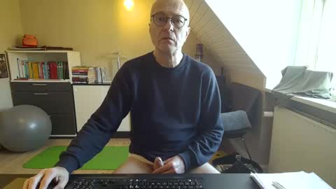 Snapshot of hanse_1 chatting on 02/18/25, 11:55 Hanse online show from 02/18/25, 11:55